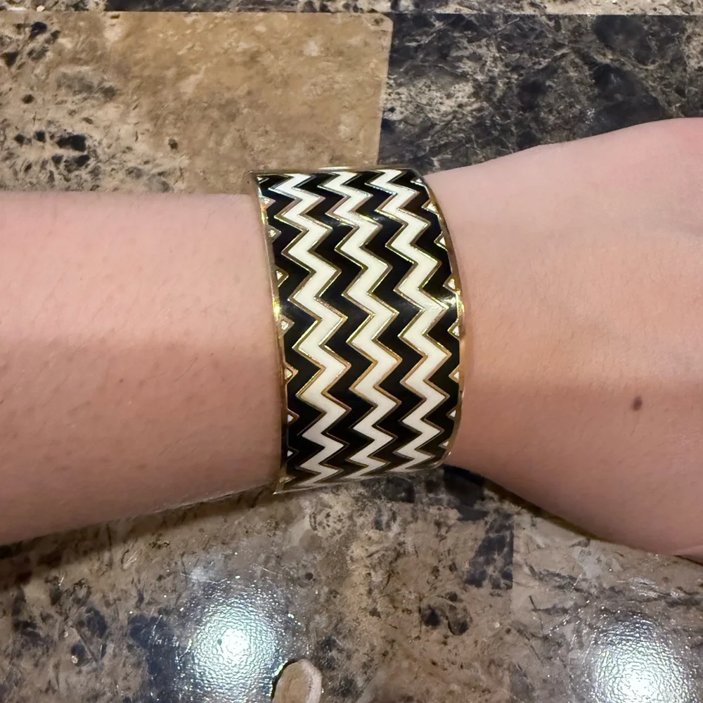 Kate Spade La Vida Loca Hinged Bangle - Picture 12 of 13